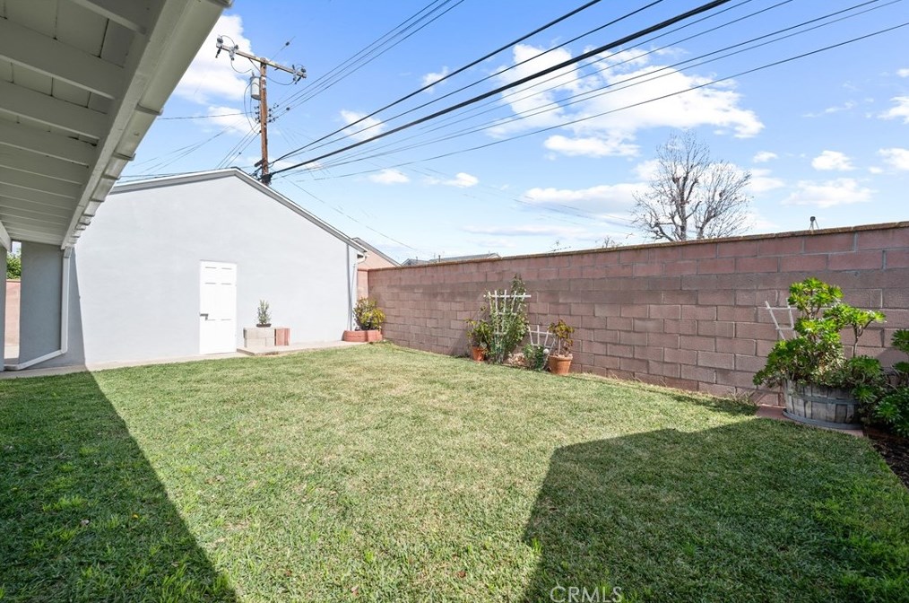 13846 Dunrobin Ave, Bellflower CA 90706-2420 exterior