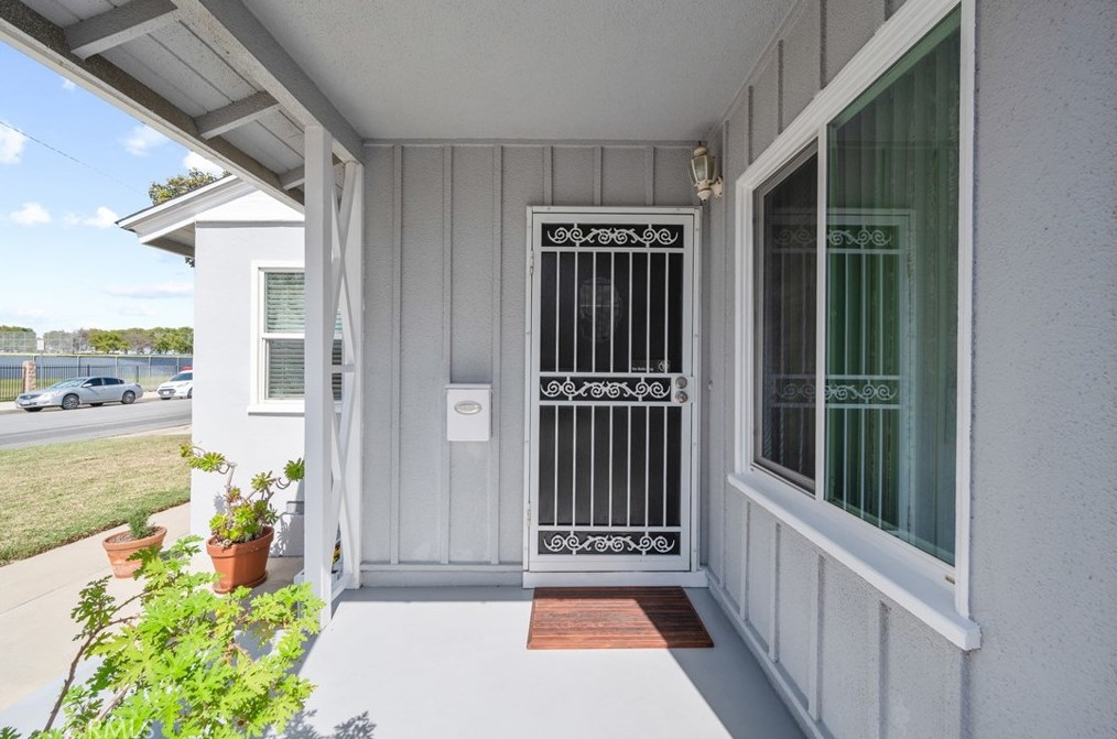 13846 Dunrobin Ave, Bellflower CA 90706-2420 exterior