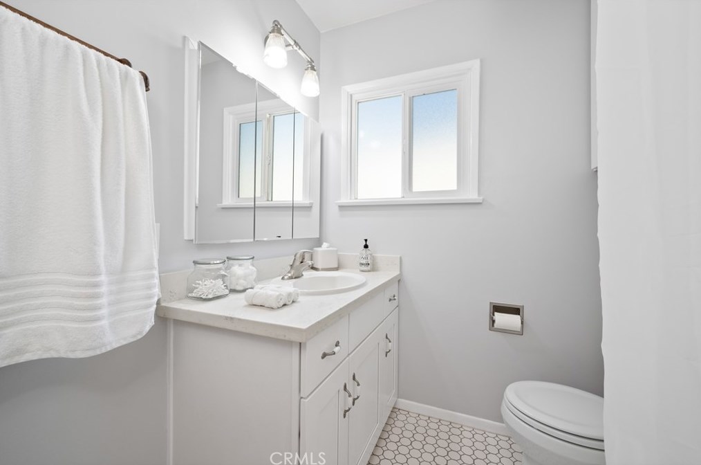 13846 Dunrobin Ave, Bellflower CA 90706-2420 exterior