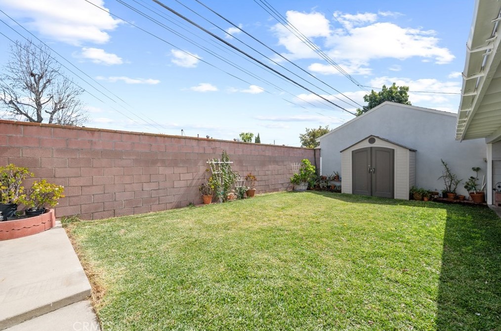 13846 Dunrobin Ave, Bellflower CA 90706-2420 exterior