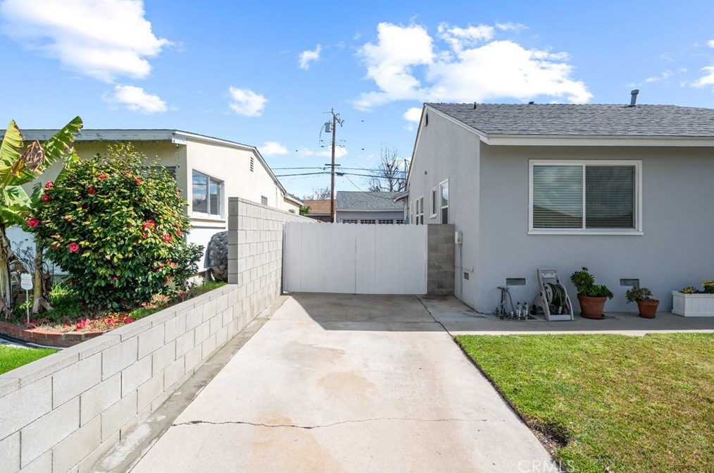 13846 Dunrobin Ave, Bellflower CA 90706-2420 exterior