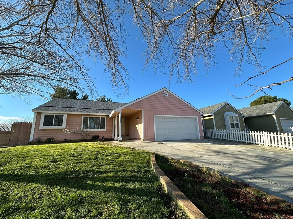 1242 Avenue, Lancaster, CA 93535-6504