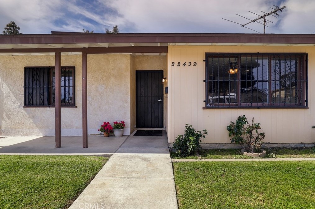 22439 Claretta Ave, Lakewood, CA 90716
