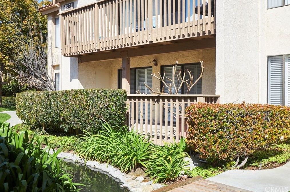 4831 Lago Dr, Huntington Beach CA  92649-5406 exterior