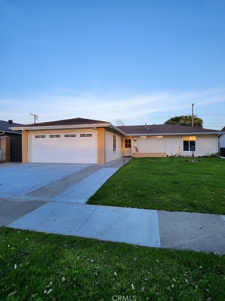 1233 Arapaho Dr, Santa Ana, CA 92704-2408