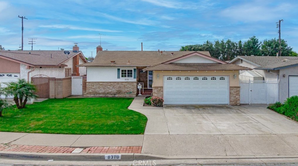8370 Blithedale St, Long Beach, CA 90808-3301