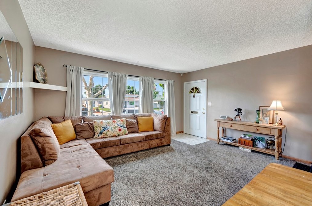 9333 Gardendale St, Bellflower, CA 90706-2144