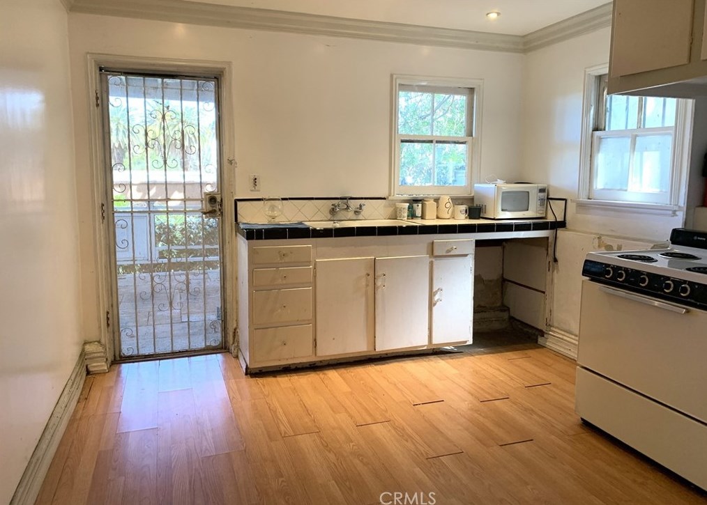 2555 5th St, Los Angeles CA  90057-1900 exterior