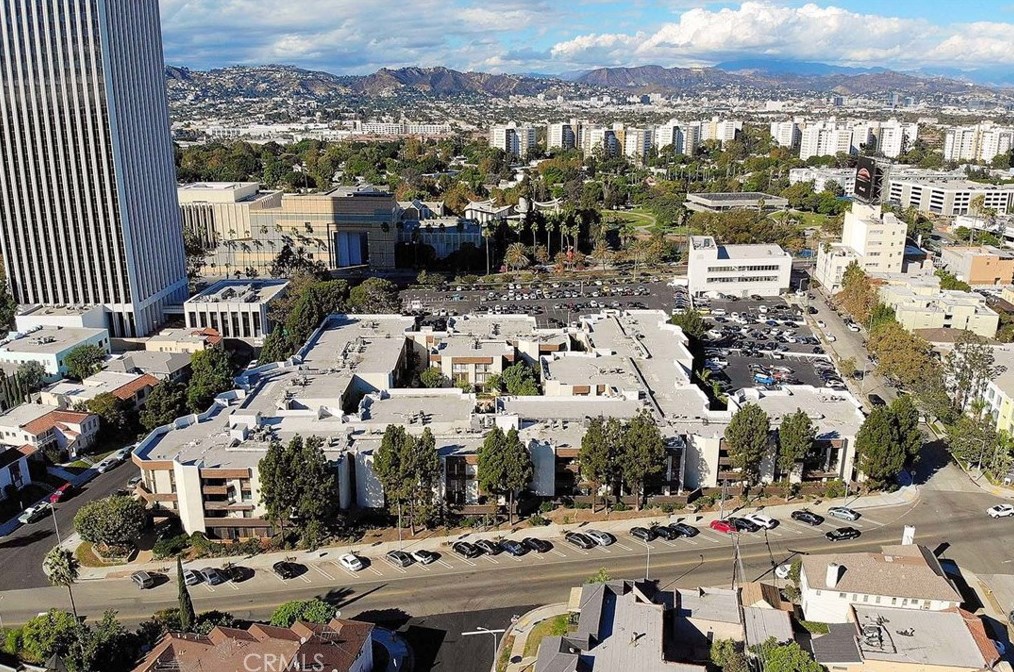 750 S Spaulding Ave #302, Los Angeles, CA 90036