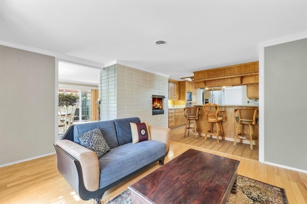 1027 Marjan St, Anaheim CA  92806-5034 exterior