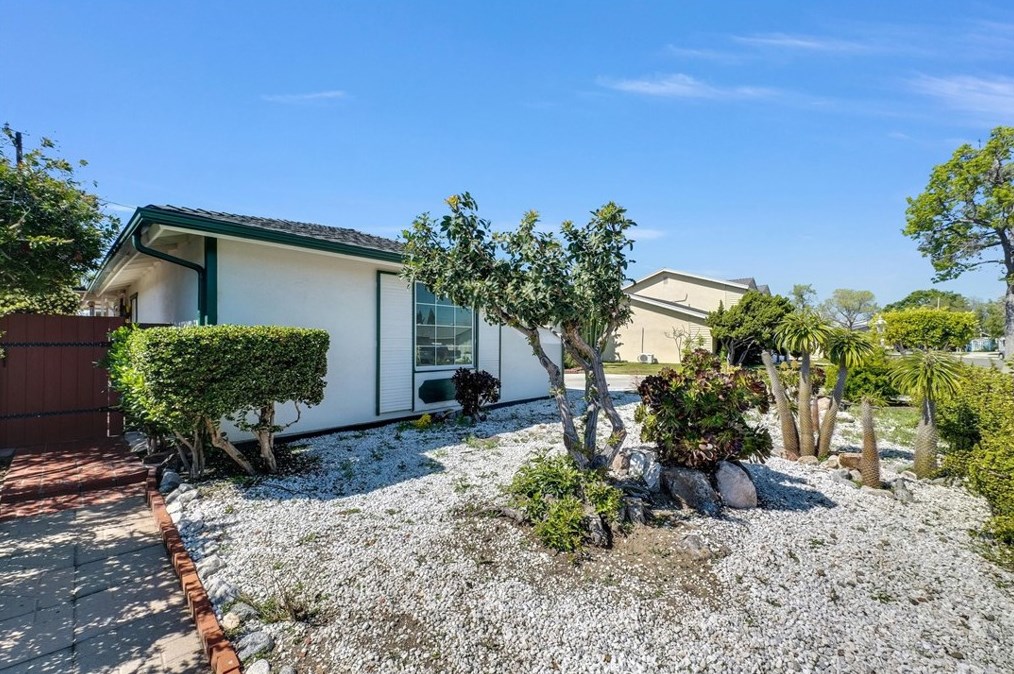 1027 Marjan St, Anaheim CA  92806-5034 exterior