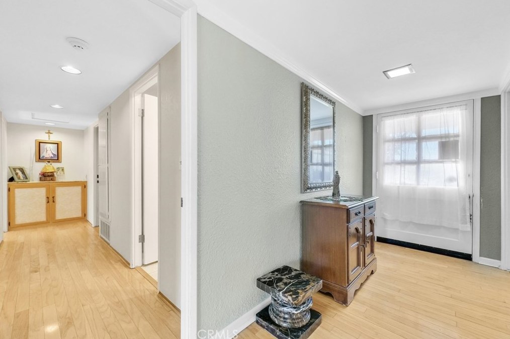 1027 Marjan St, Anaheim CA  92806-5034 exterior