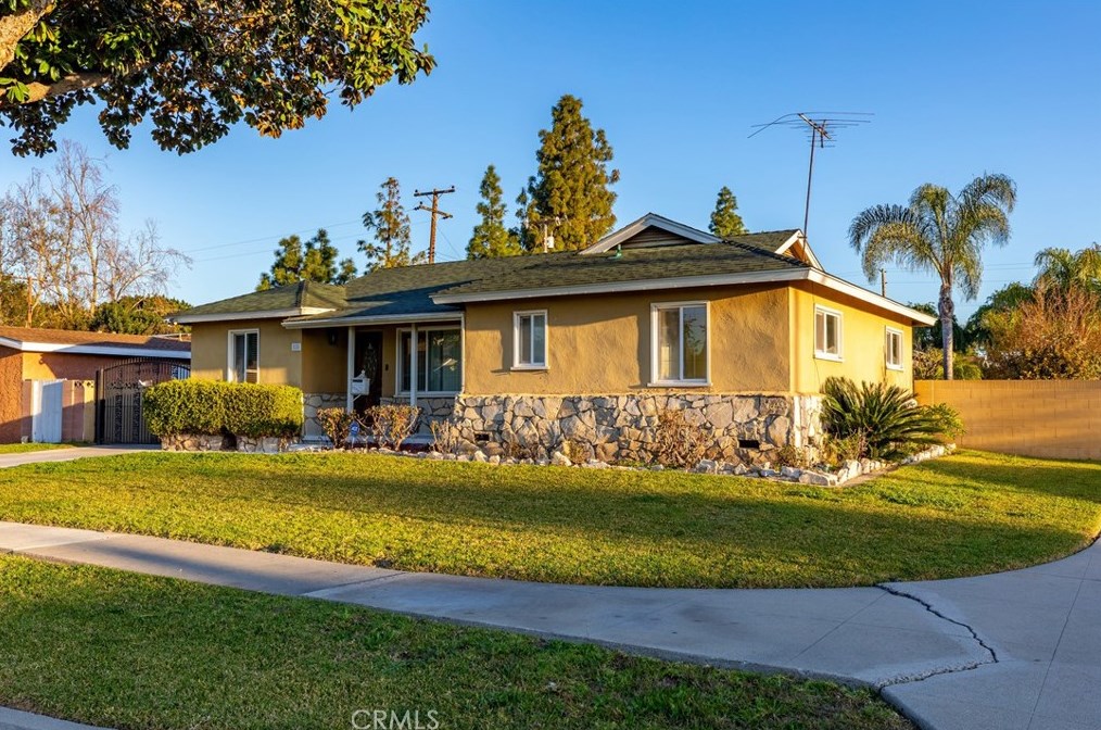 2101 Gage Ave, Fullerton, CA 92833-4422