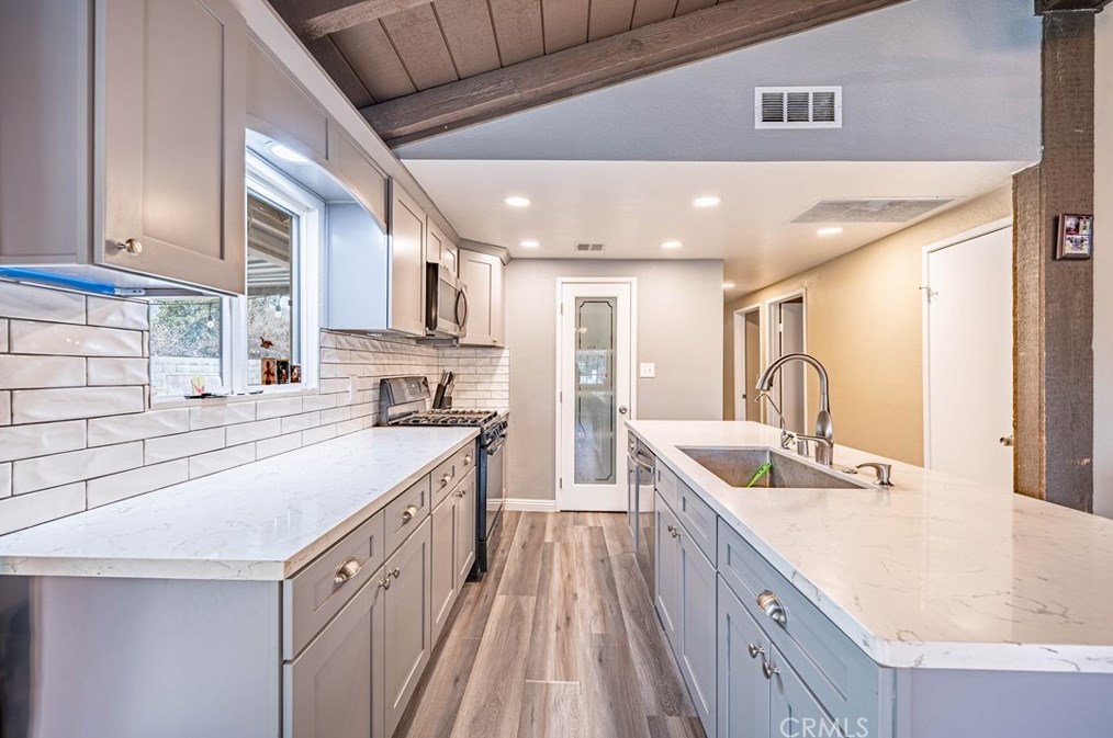 3440 Torrey St, Riverside CA  92503-5161 exterior
