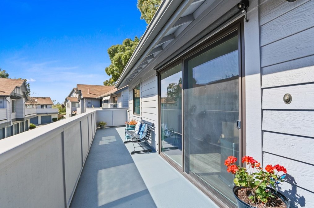 871 34th St, Long Beach, CA 90806-7385