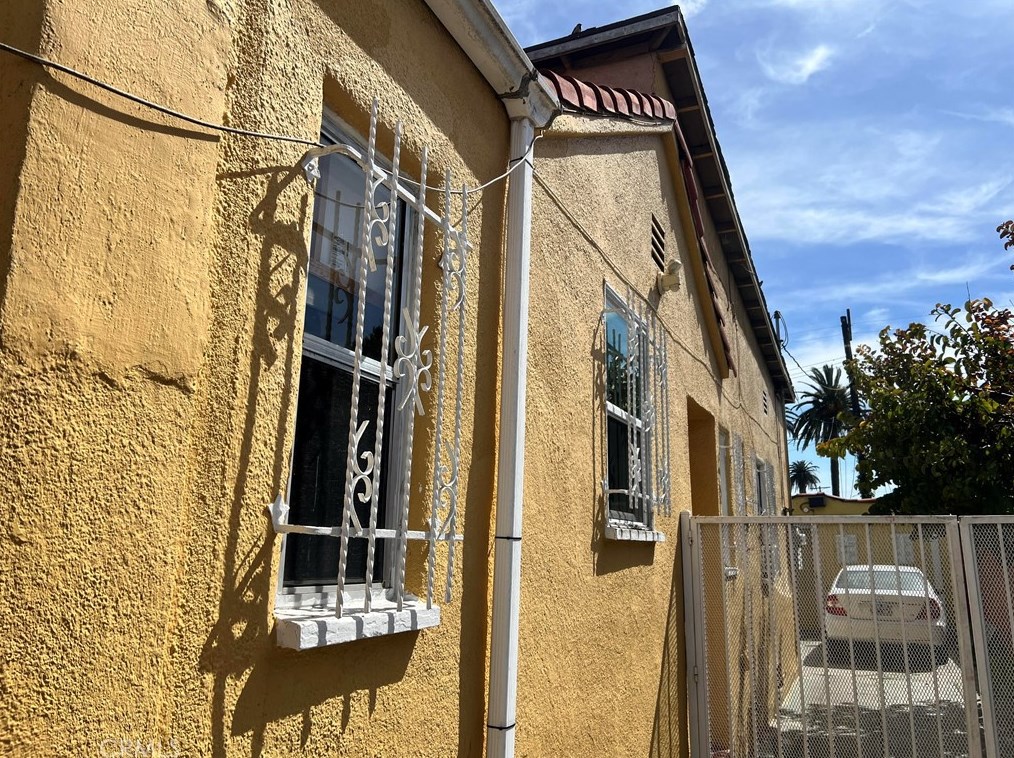 340 83rd St, Los Angeles CA  90003-3002 exterior
