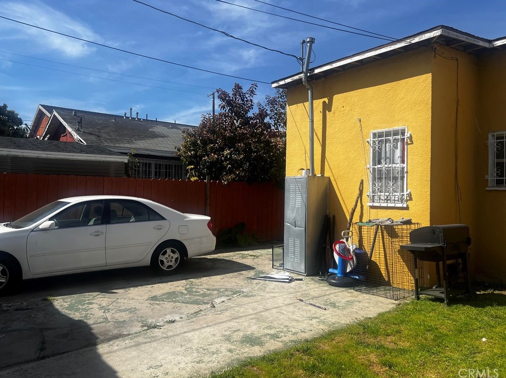 340 83rd St, Los Angeles CA  90003-3002 exterior