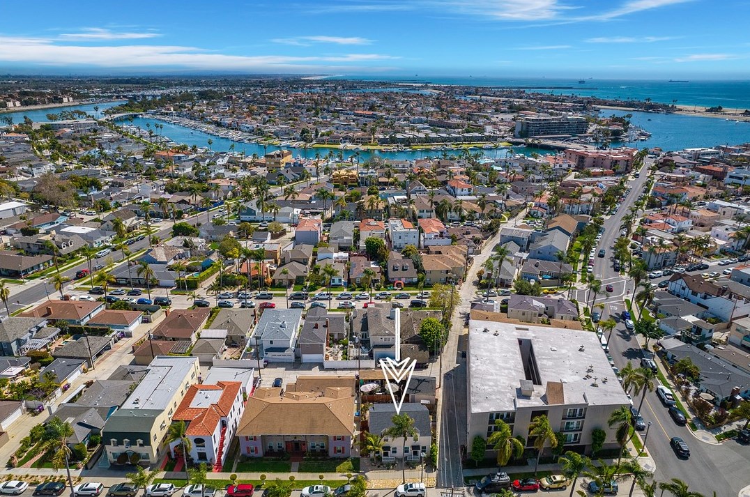 258 Glendora Ave, Long Beach CA  90803-3507 exterior