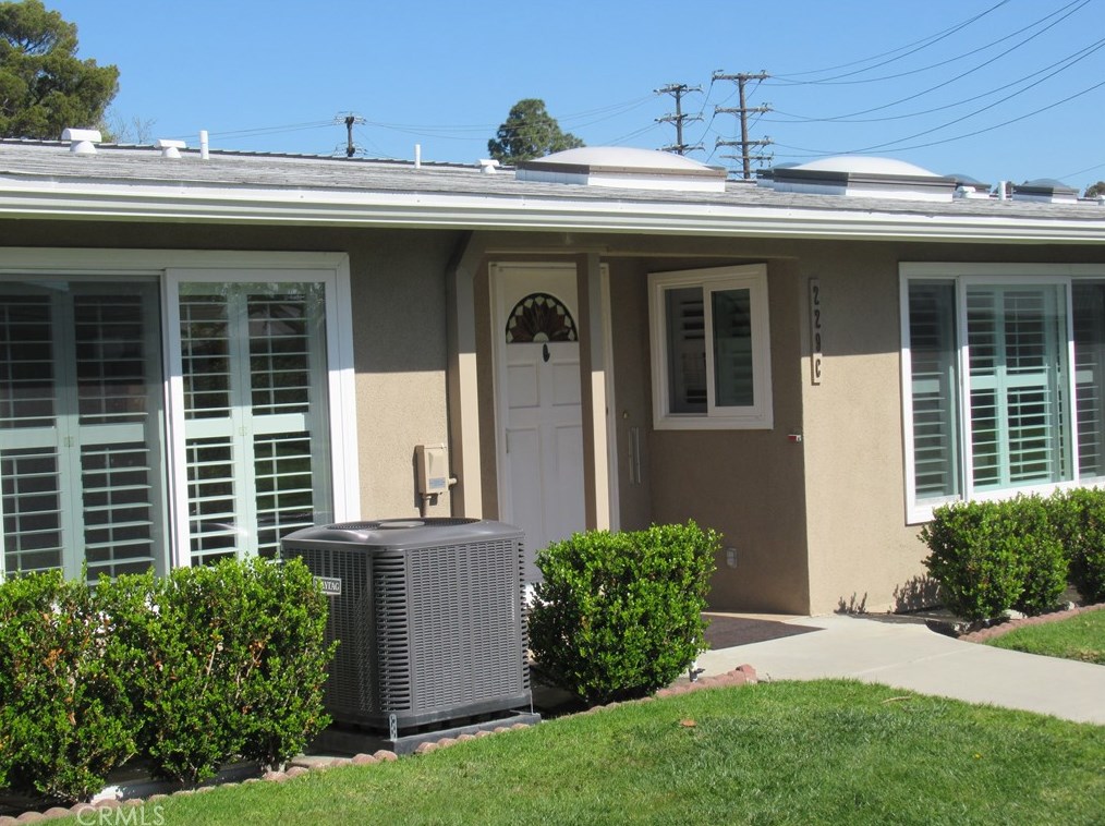 1230 Scioto Rd, Seal Beach, CA 90740-3299
