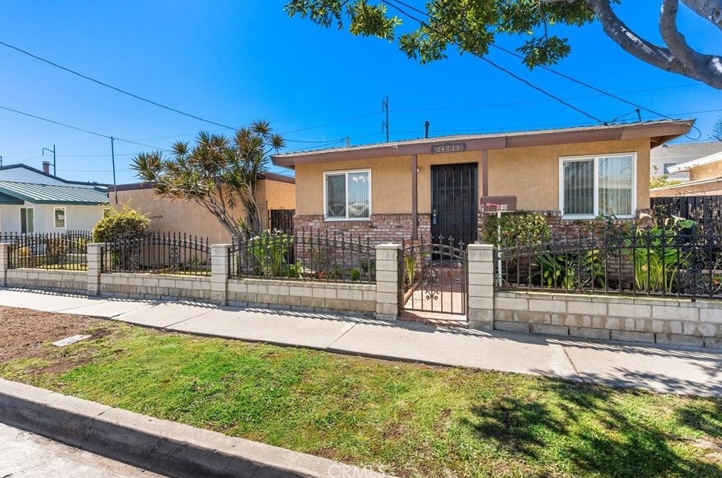 14713 Kingsdale Ave, Lawndale, CA 90260