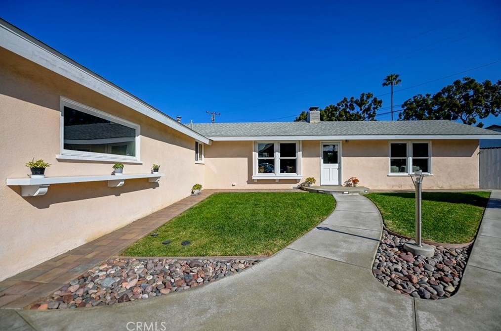 417 Emerald Pl, Seal Beach, CA 90740-6223
