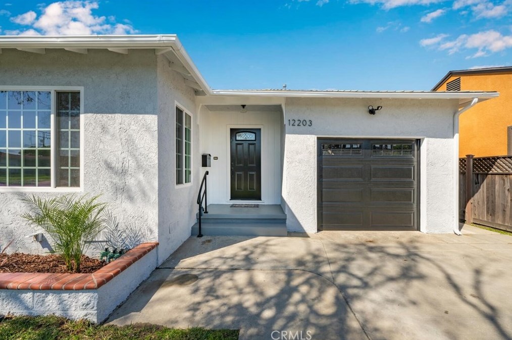 12203 Cornuta Ave, Downey, CA 90242-3104