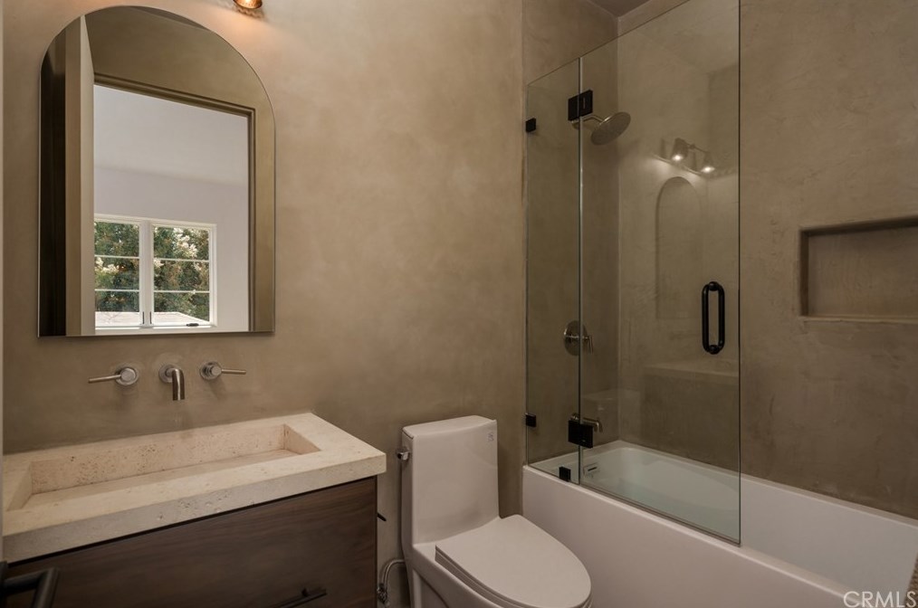 3706 Barry Ave, Los Angeles CA  90066-3204 exterior