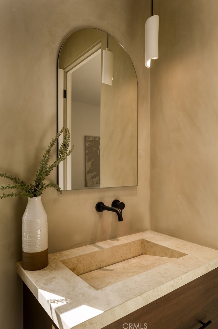 3706 Barry Ave, Los Angeles CA  90066-3204 exterior