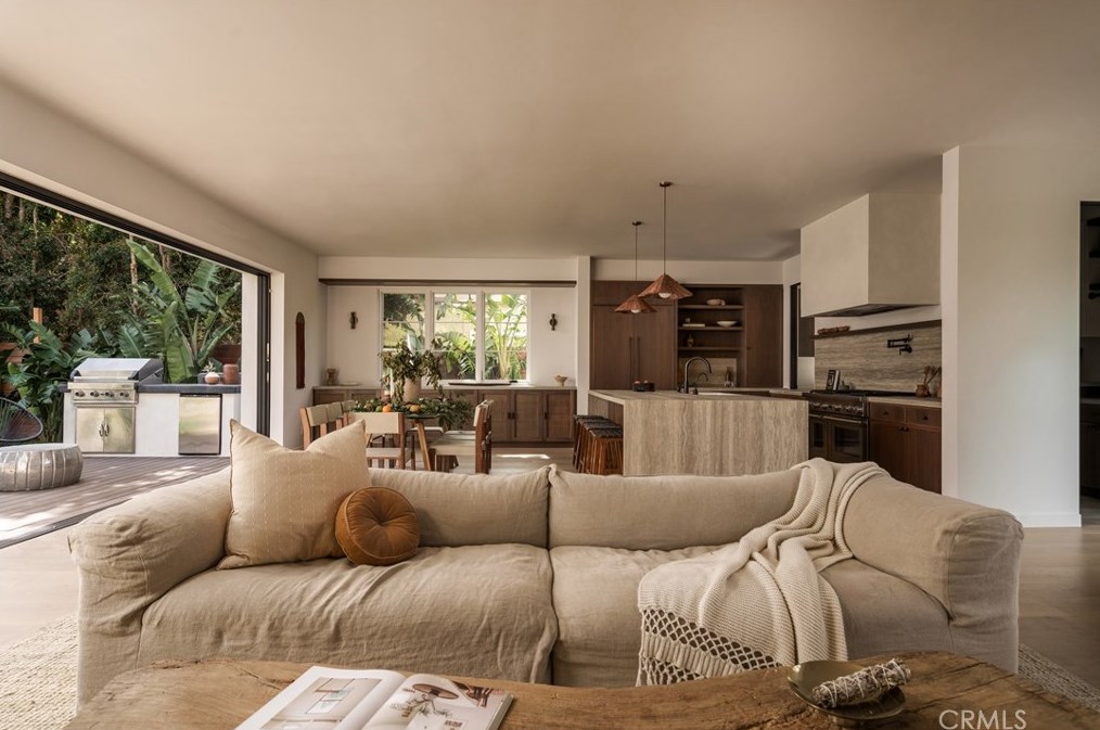 3706 Barry Ave, Los Angeles CA  90066-3204 exterior
