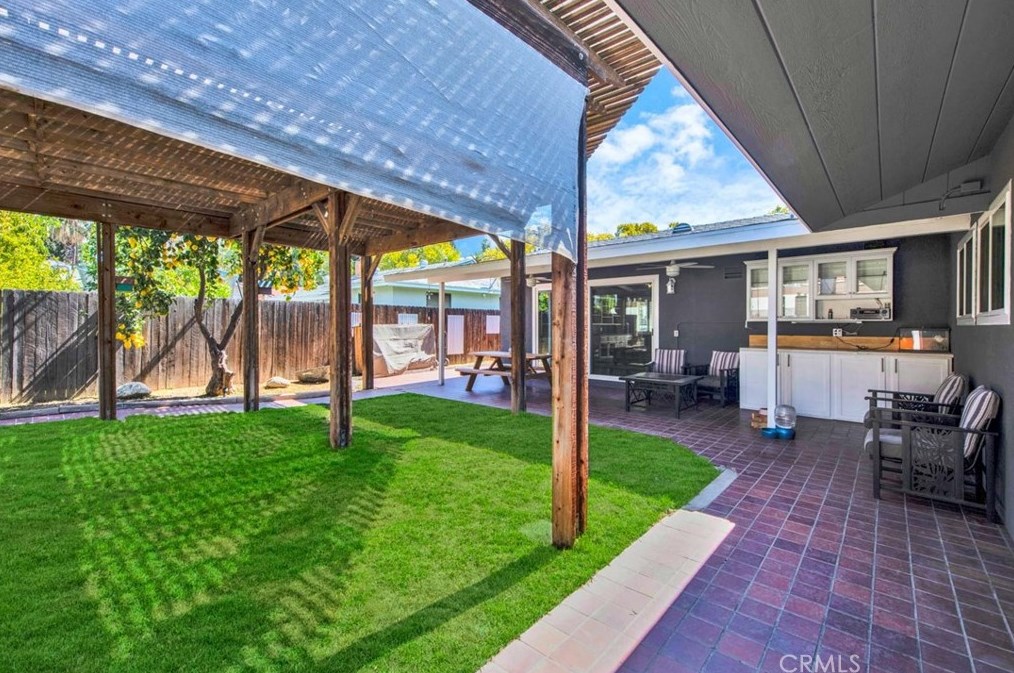 8187 Sherwood Pl, Riverside CA  92504-3439 exterior