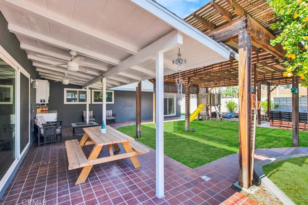 8187 Sherwood Pl, Riverside CA  92504-3439 exterior
