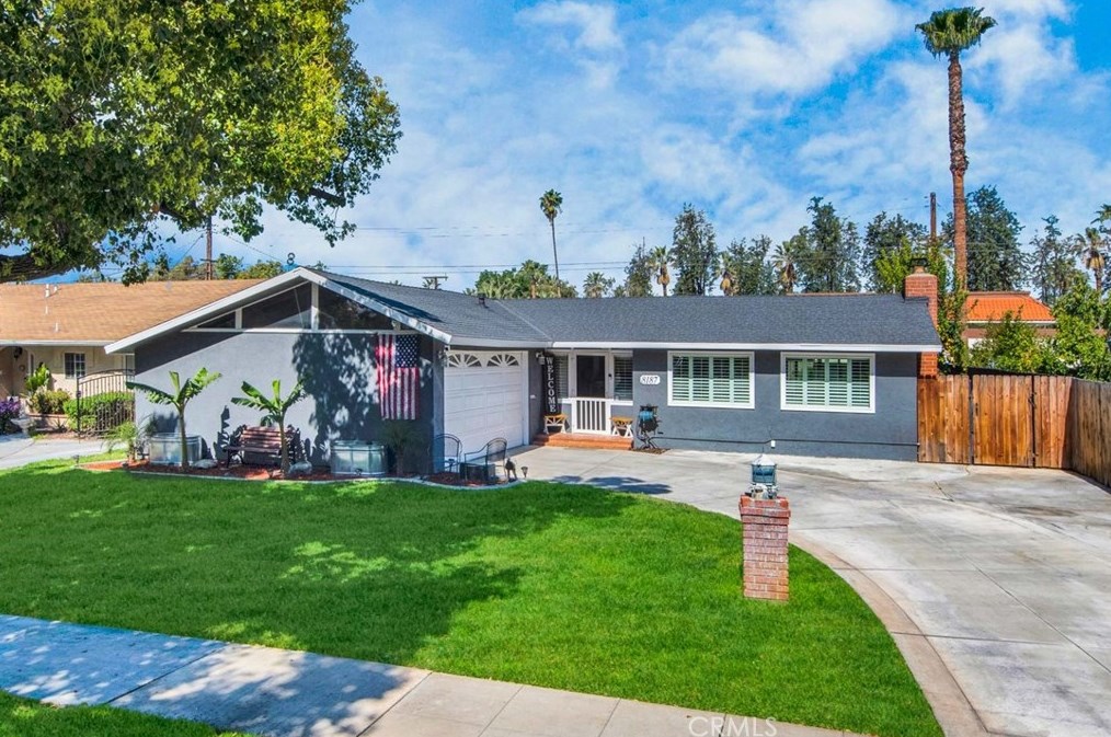 8187 Sherwood Pl, Riverside CA  92504-3439 exterior