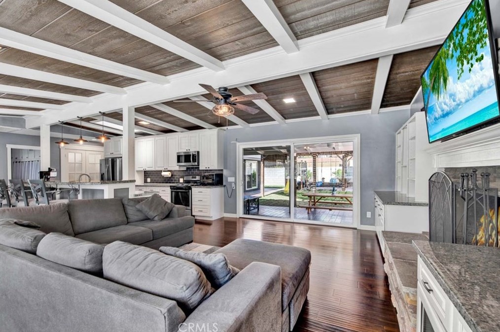 8187 Sherwood Pl, Riverside CA  92504-3439 exterior