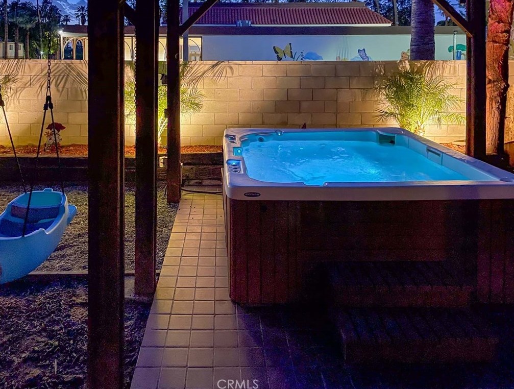 8187 Sherwood Pl, Riverside CA  92504-3439 exterior