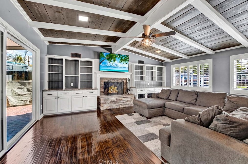 8187 Sherwood Pl, Riverside CA  92504-3439 exterior