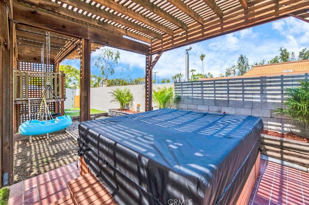 8187 Sherwood Pl, Riverside CA  92504-3439 exterior