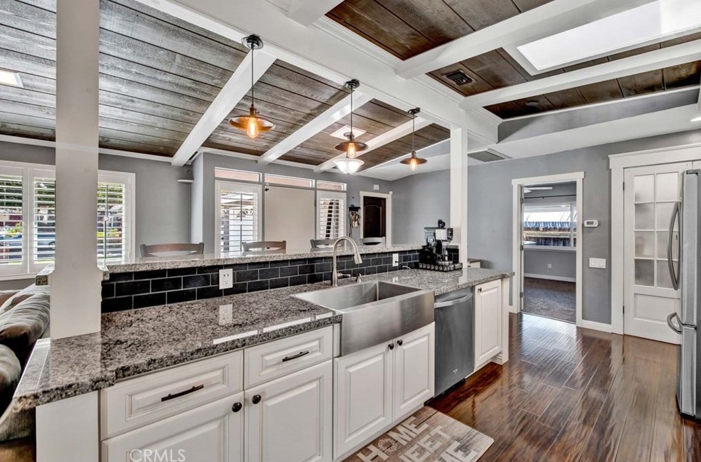 8187 Sherwood Pl, Riverside CA  92504-3439 exterior