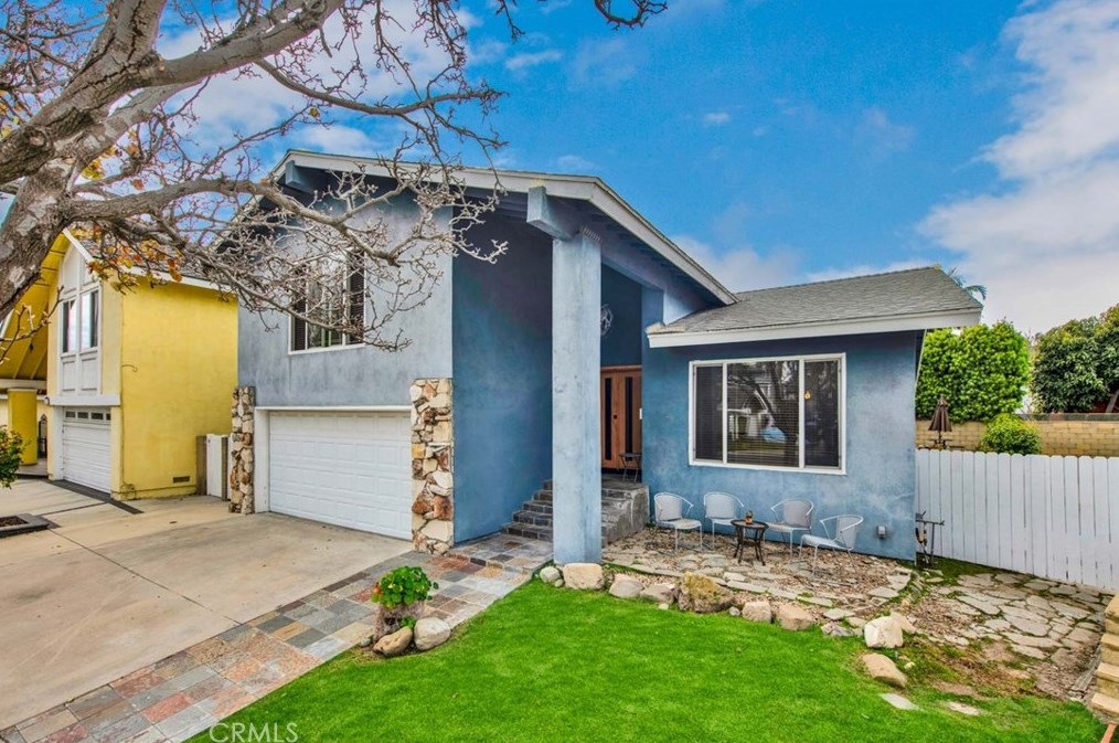 11261 Montserrat St, Cypress, CA 90630-5318