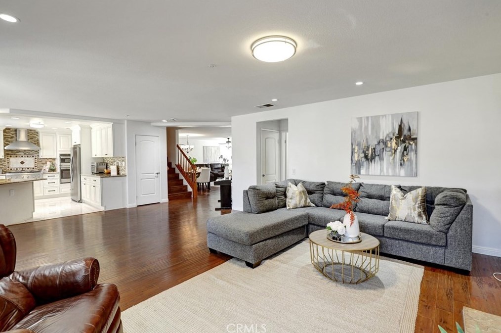 14 Arizona, Irvine CA  92606-1762 exterior