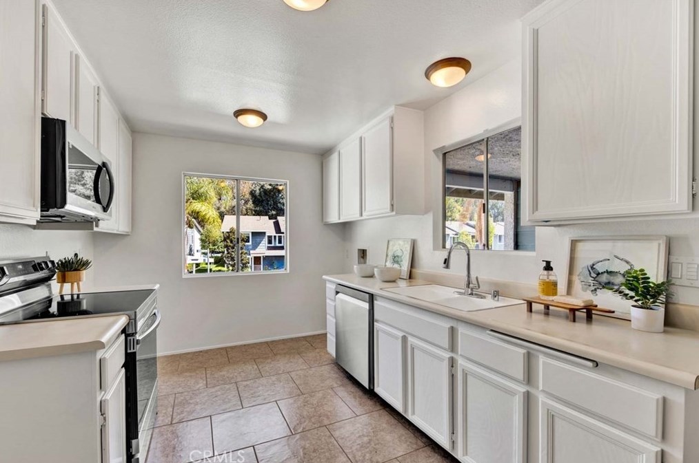 23750 Shore Ln, Laguna Beach, CA 92677-1695
