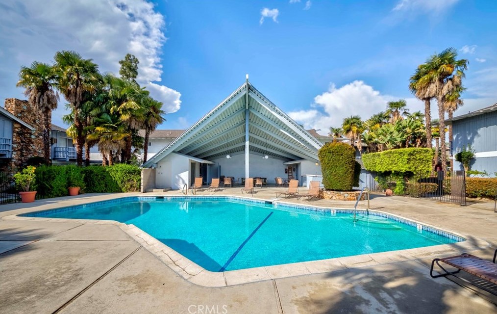 307 Acacia Ave, Fullerton CA  92831-4029 exterior