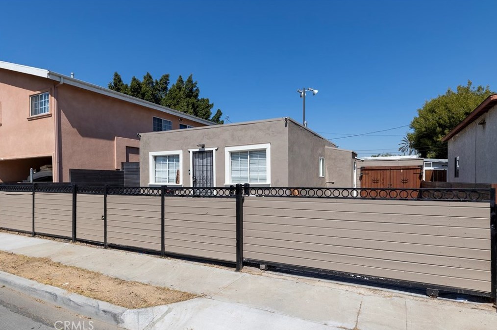 1201 E Smith Pl, Long Beach, CA 90806