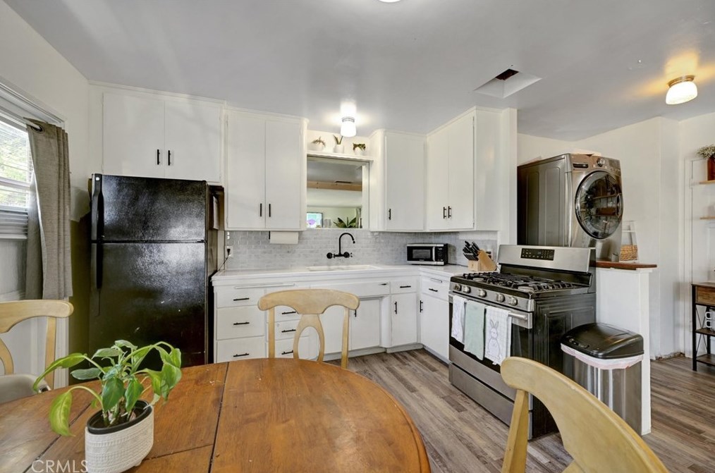 6741 Yellowstone Dr, Riverside CA  92506-3924 exterior