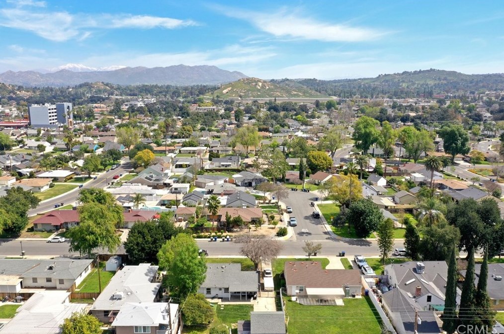 6741 Yellowstone Dr, Riverside CA  92506-3924 exterior