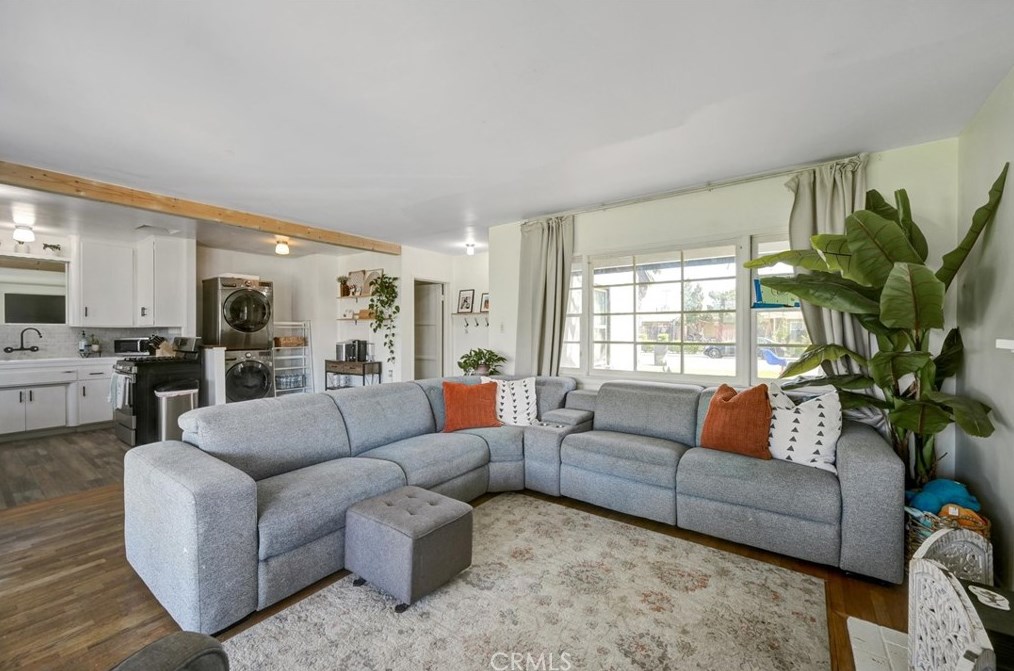 6741 Yellowstone Dr, Riverside CA  92506-3924 exterior