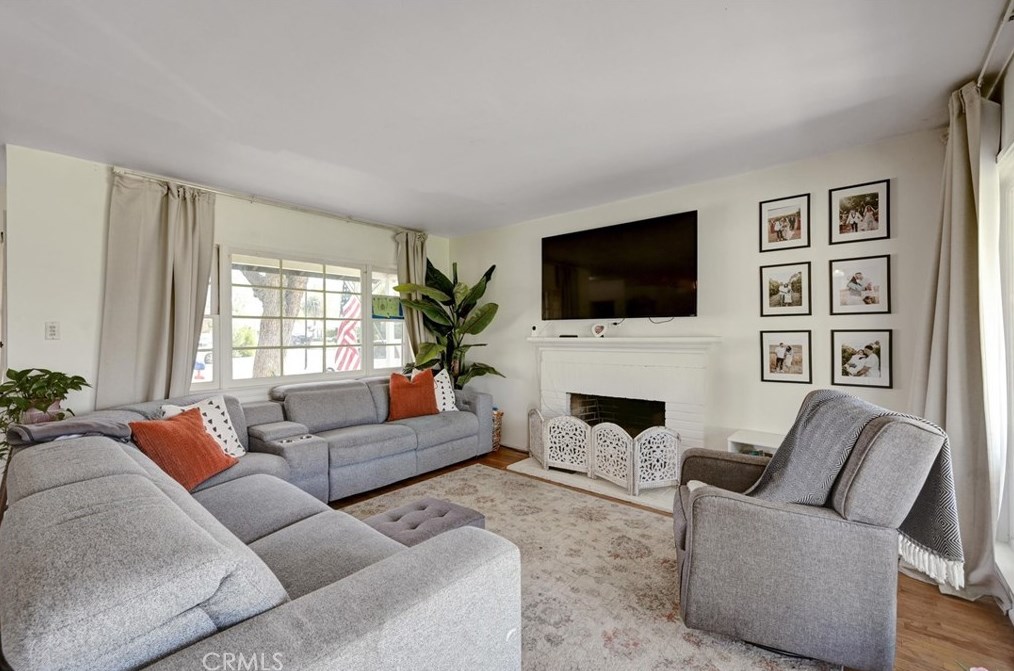 6741 Yellowstone Dr, Riverside CA  92506-3924 exterior