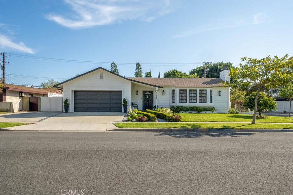 11426 Harrisburg Rd, Los Alamitos, CA 90720