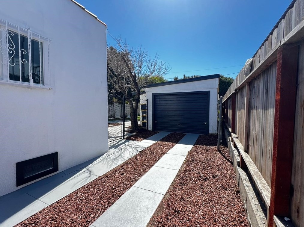 818 83rd St, Los Angeles CA  90001-3606 exterior