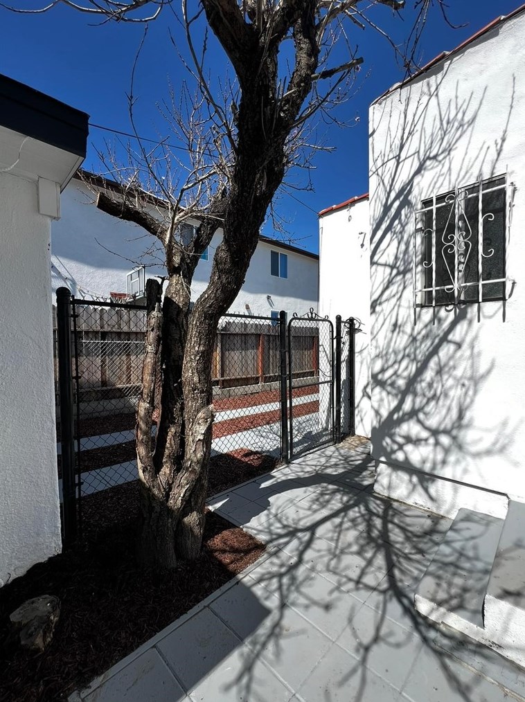 818 83rd St, Los Angeles CA  90001-3606 exterior
