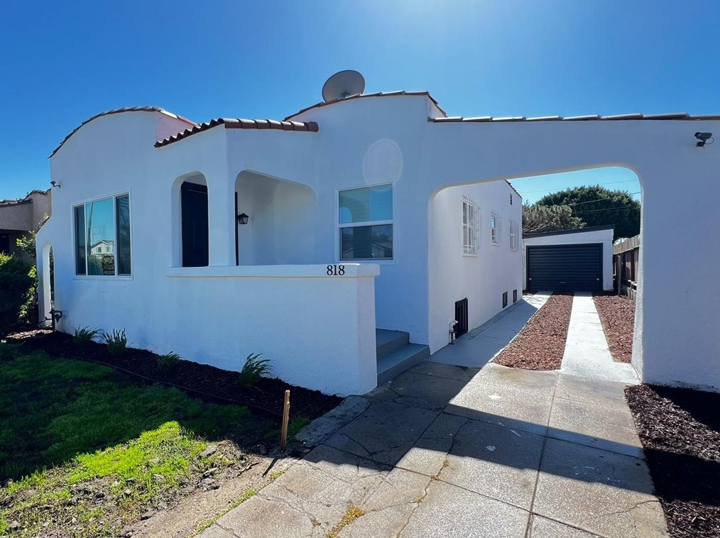 818 83rd St, Los Angeles CA  90001-3606 exterior